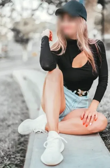 Amanda, 28