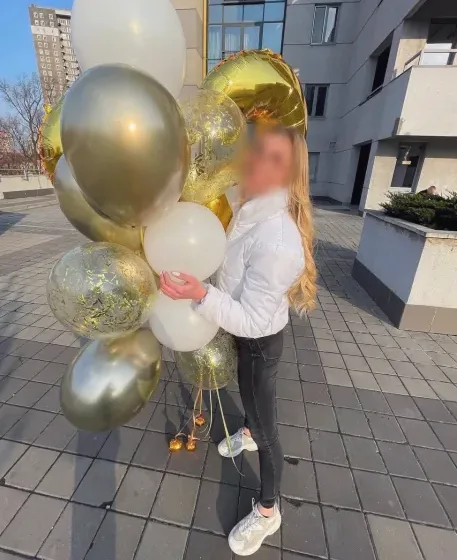 Anna, 32