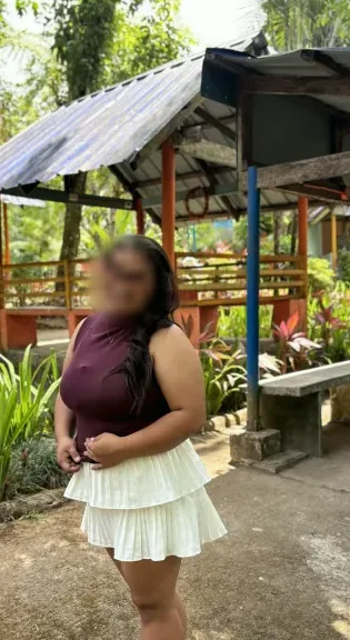 Clara, 25