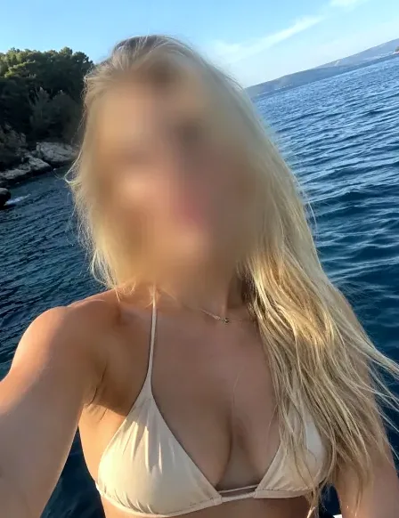 Maja, 27