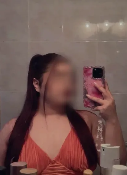 Nour, 22