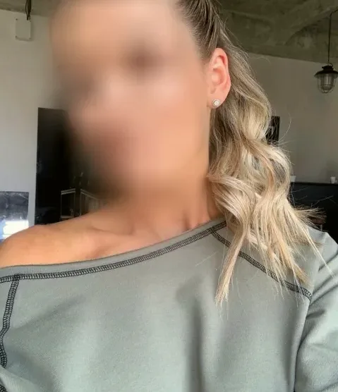 Rosa, 21