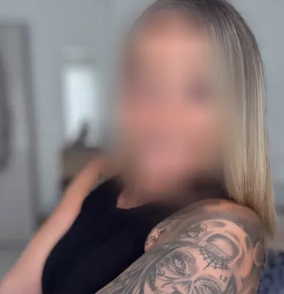 Sara, 36
