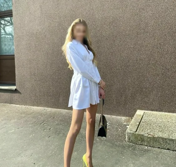 Signe, 28